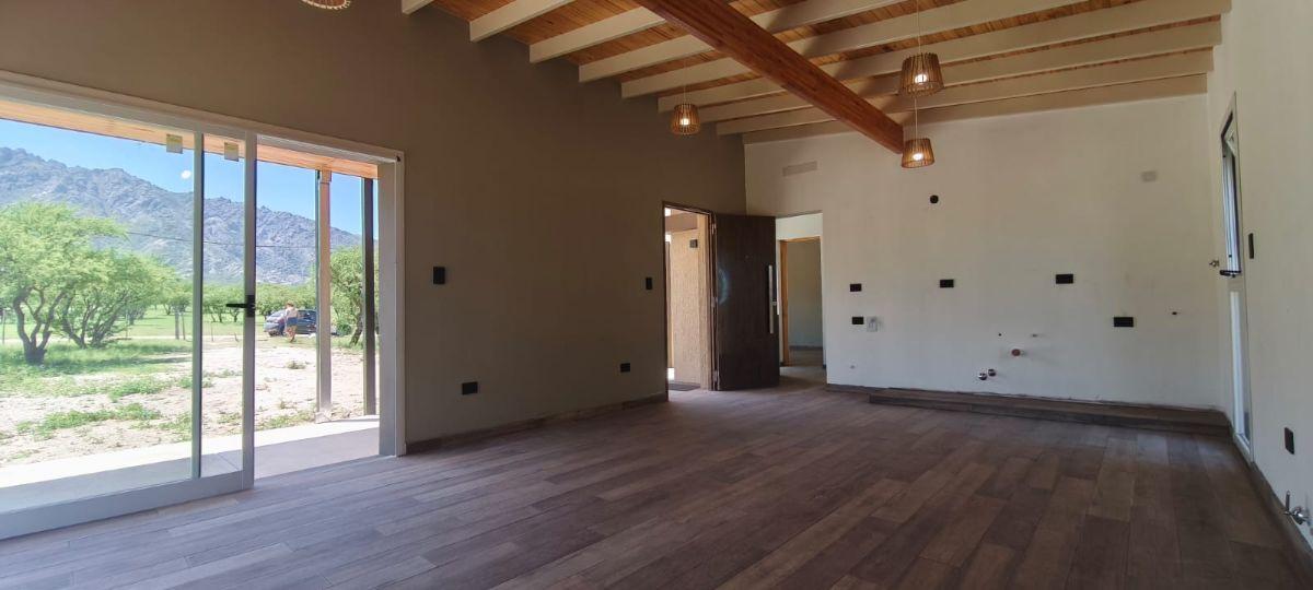 Foto de Casa con 800 m² terreno y 2 dormitorios en venta en Cortaderas, imagen 4