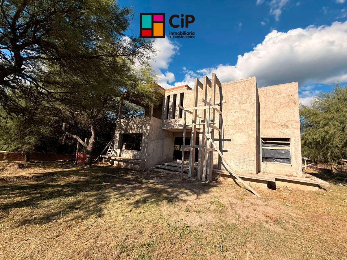 Casa amplia a terminar en Carpintería