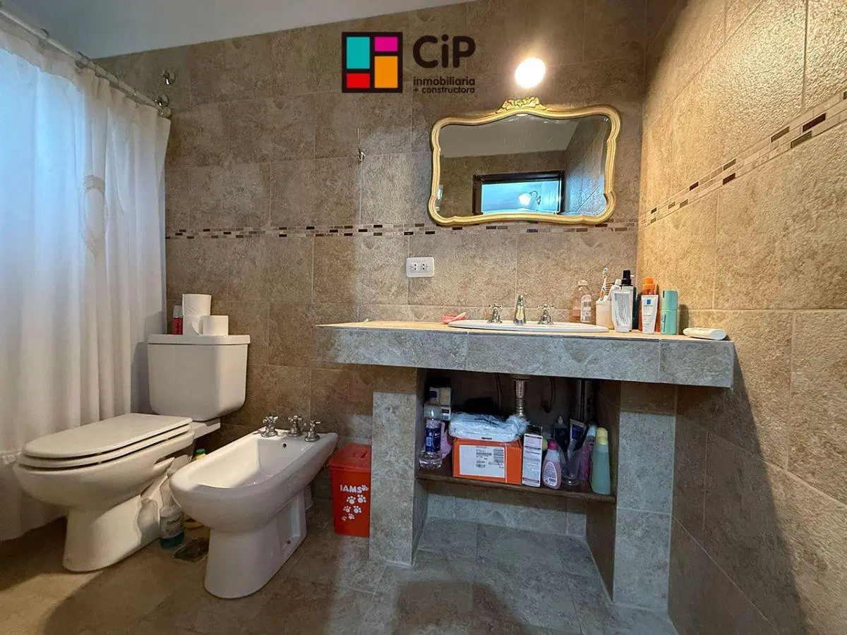 Casa en venta en Cortaderas sobre asfalto
Zona céntrica a mts de escuela 2