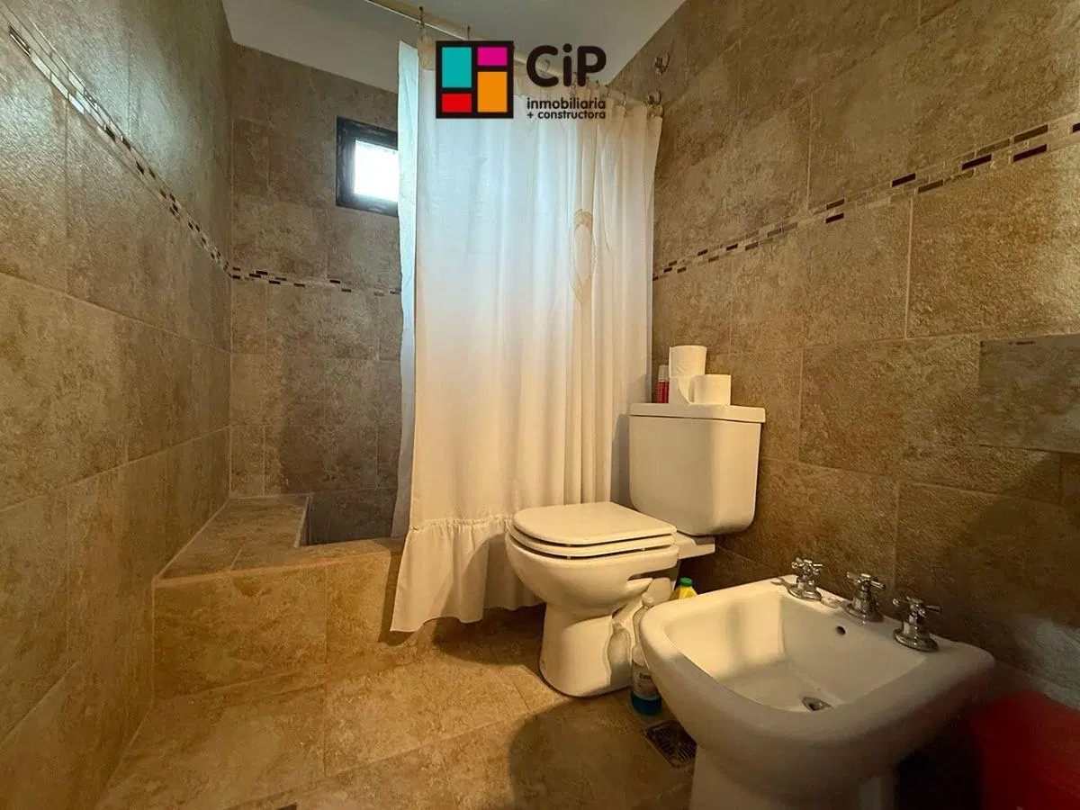 Casa en venta en Cortaderas sobre asfalto
Zona céntrica a mts de escuela 8