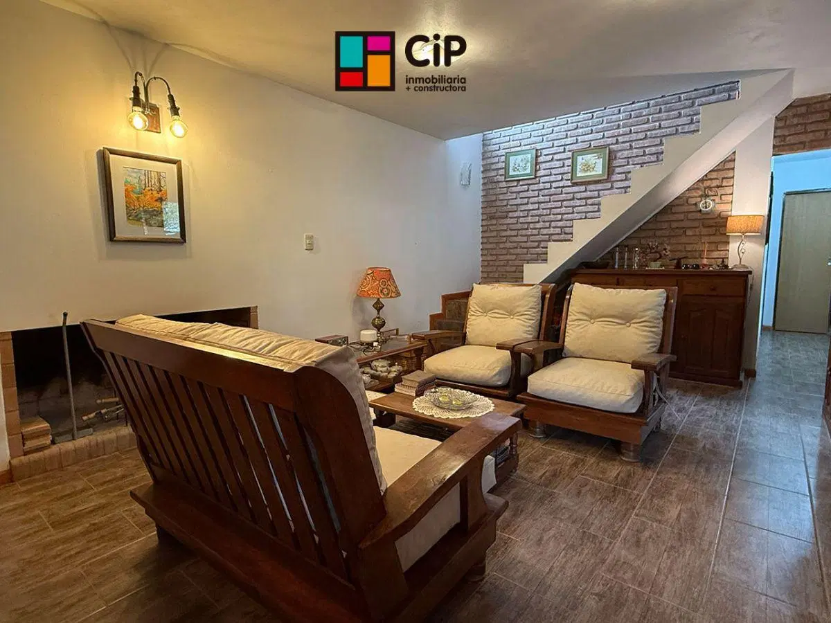 Casa en venta en Cortaderas sobre asfalto
Zona céntrica a mts de escuela 3