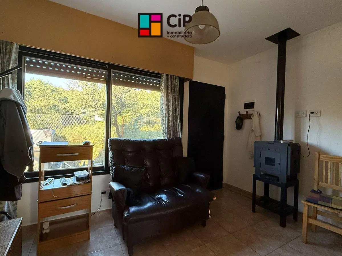Casa en venta a mts de la plaza de Cortaderas
Con opción a ampliar y construir una cabaña mas 4