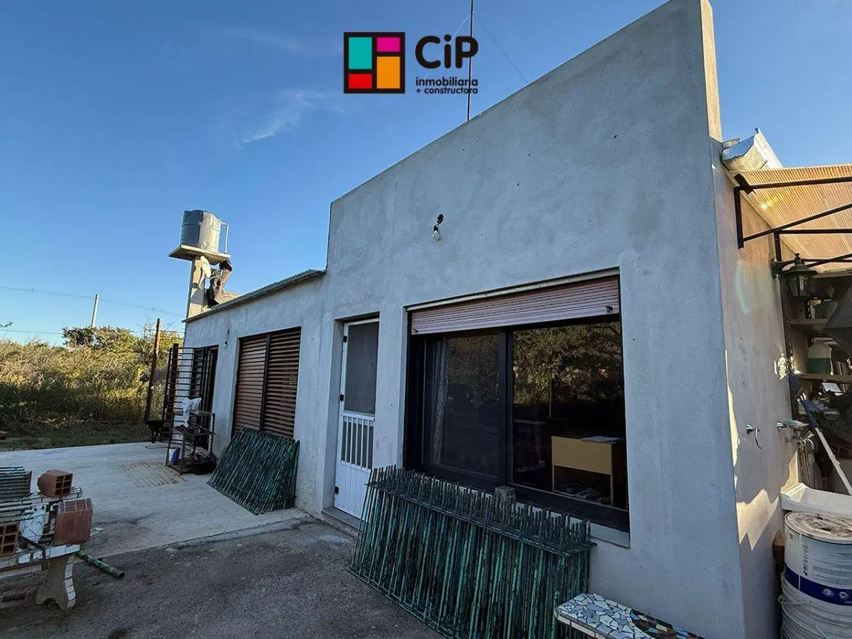 Casa en venta a mts de la plaza de Cortaderas
Con opción a ampliar y construir una cabaña mas 5