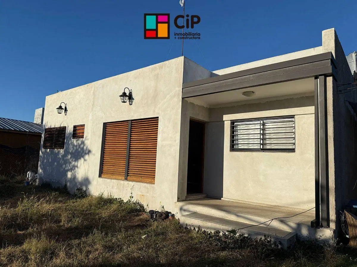 Casa en venta a mts de la plaza de Cortaderas
Con opción a ampliar y construir una cabaña mas 2