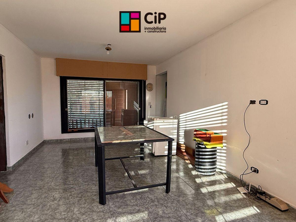 Casa en venta a mts de la plaza de Cortaderas
Con opción a ampliar y construir una cabaña mas