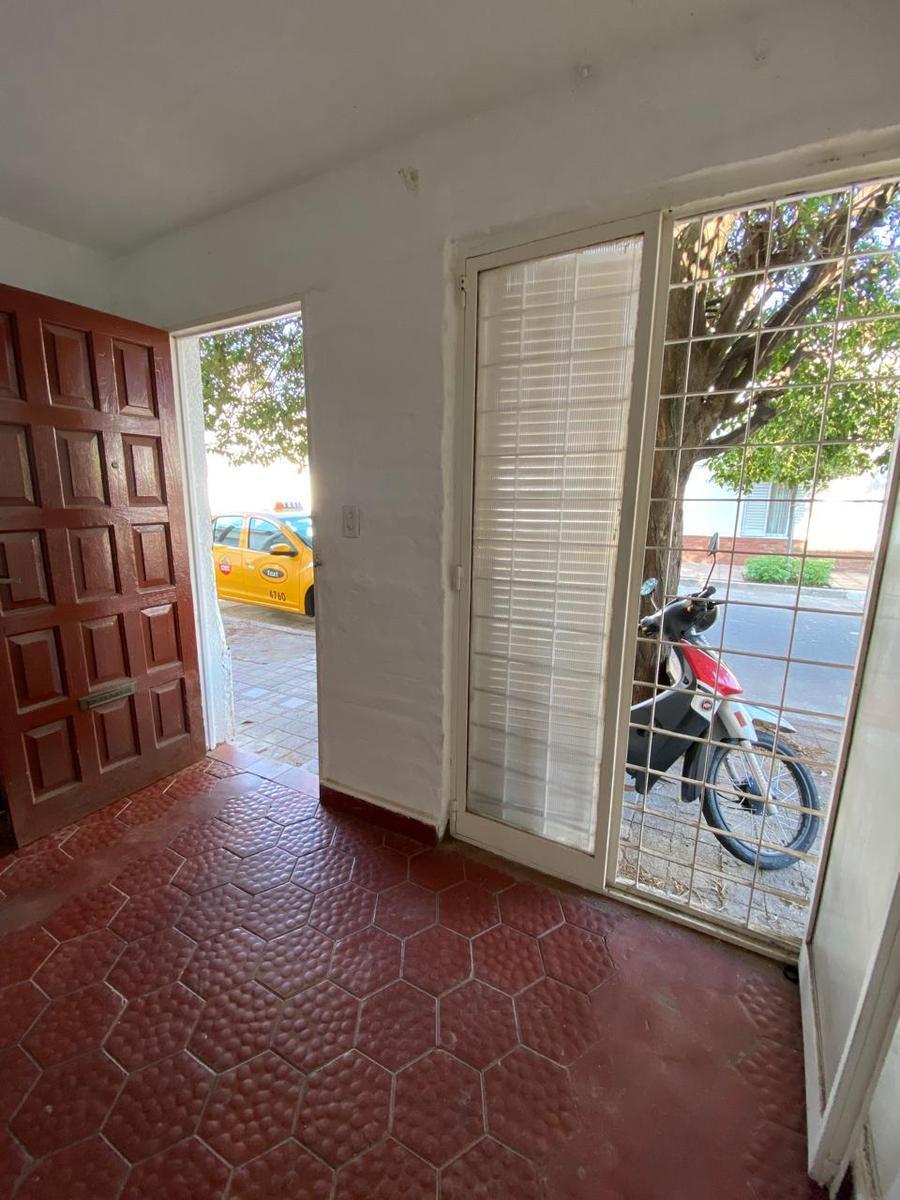 Departamento en Venta de Dos Dorm. con Patio en Barrio Rosedal 4