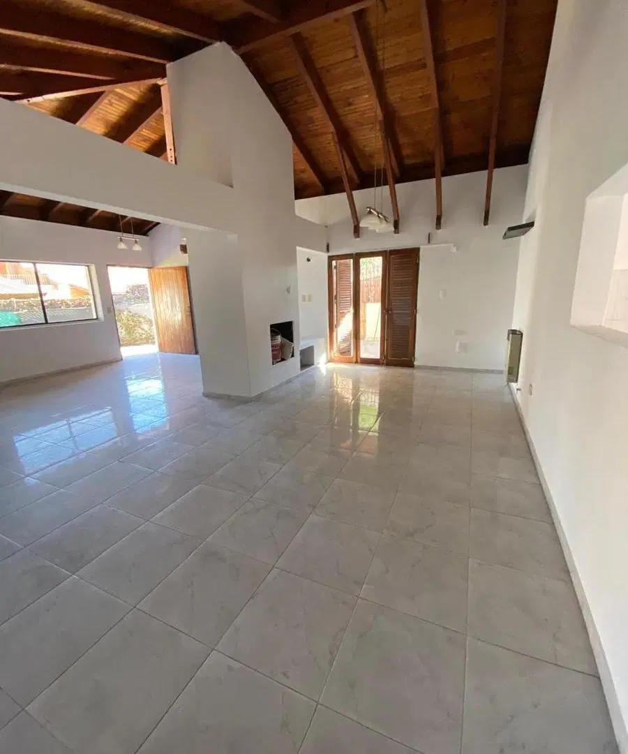 Casa en alquiler Villa Belgrano tres dormitorios ambientes amplios excelente ubicación 4
