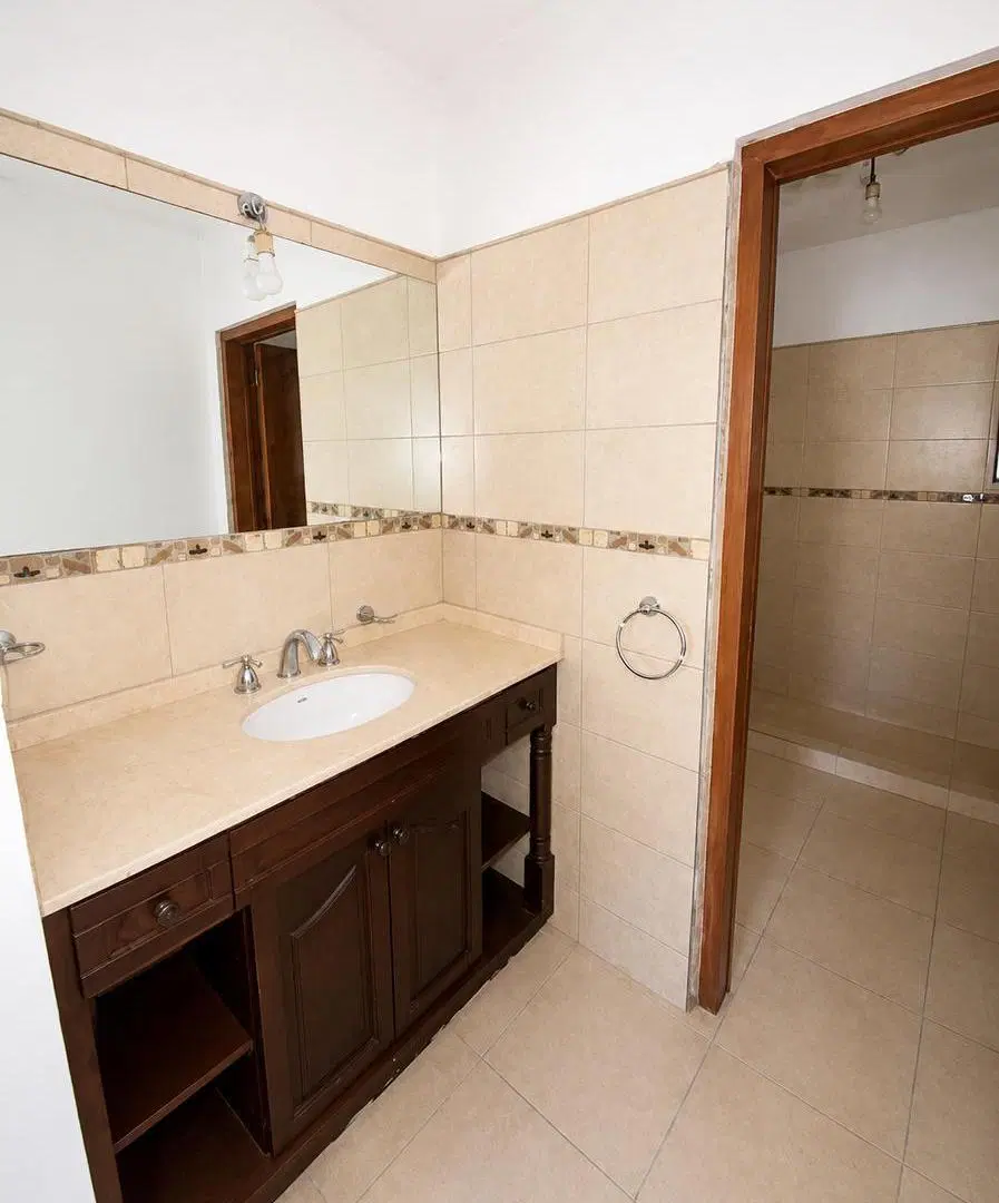 Casa quinta tres dormitorios amplia con gran parque en Quintas de Italia 4