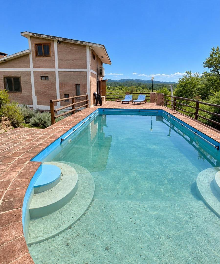 Foto de Casa en venta tres dormitorios mas pileta excelente vista en La, imagen 1