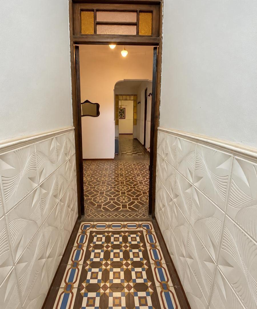 Foto de Casa dos dormitorios con cochera en venta en General Bustos, imagen 5