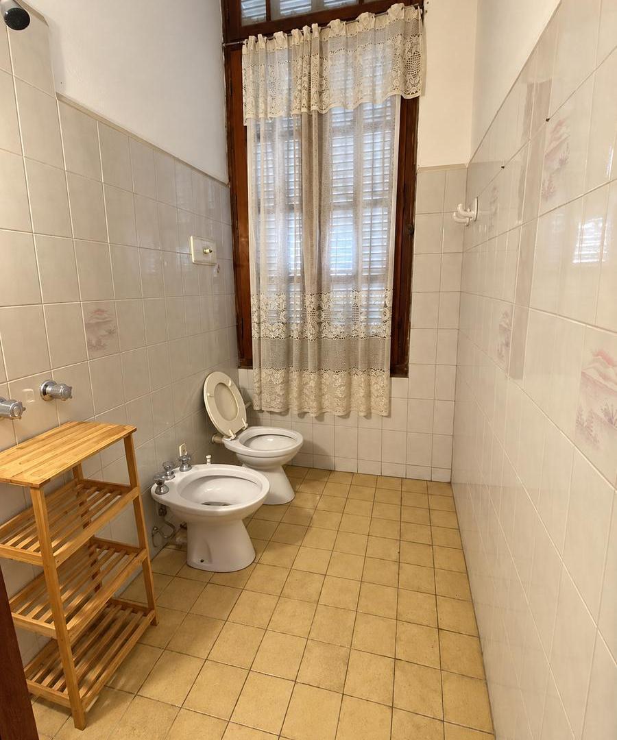 Foto de Casa dos dormitorios con cochera en venta en General Bustos, imagen 1