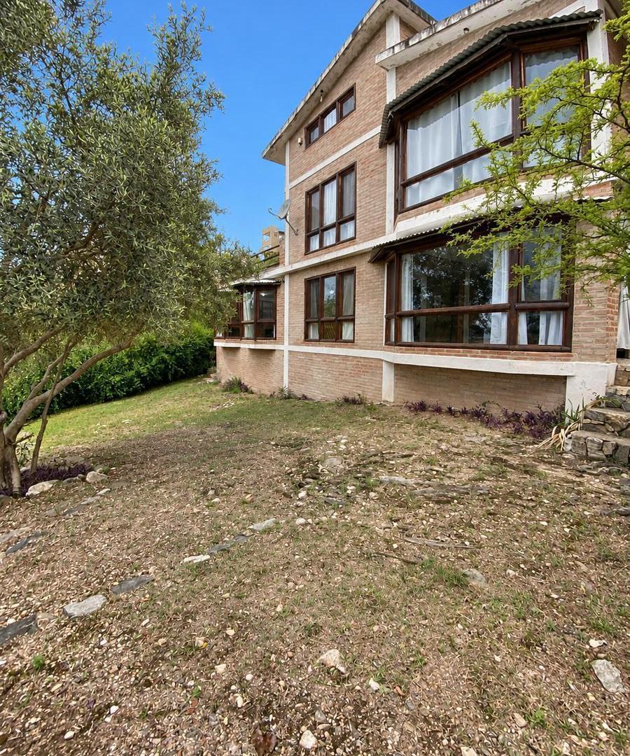 Foto de Casa en venta tres dormitorios mas pileta excelente vista en La, imagen 3