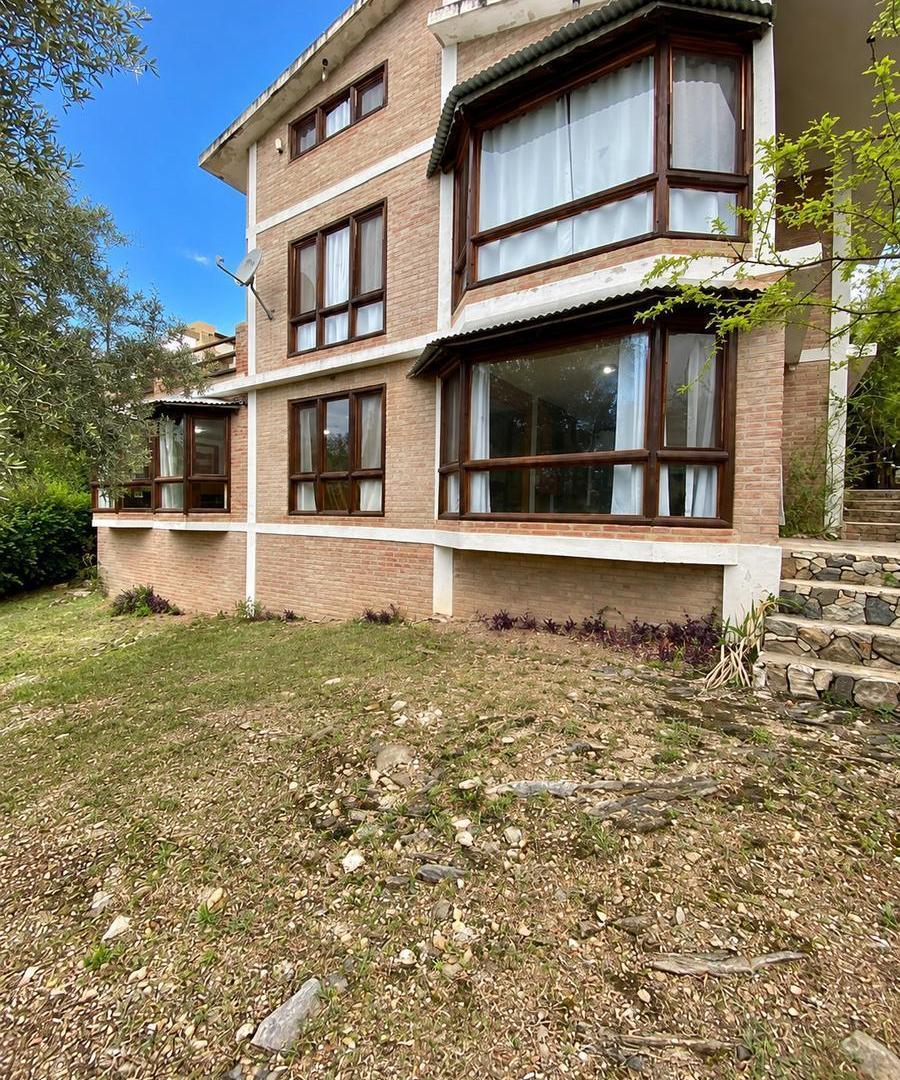 Foto de Casa en venta tres dormitorios mas pileta excelente vista en La, imagen 2