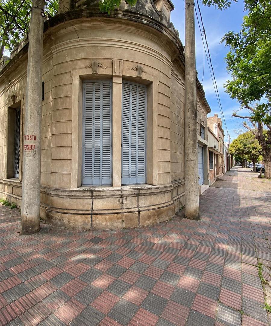 Foto de Casa dos dormitorios con cochera en venta en General Bustos, imagen 2