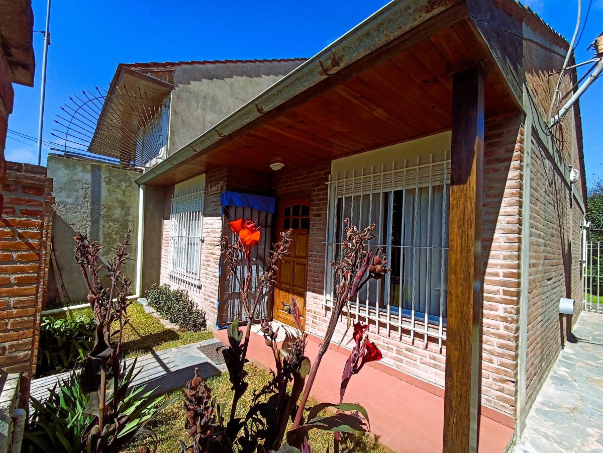 EN VENTA IMPECABLE CHALET 3 AMB CON PARQUE, A 400 m DE LA COSTA – OPORTUNIDAD