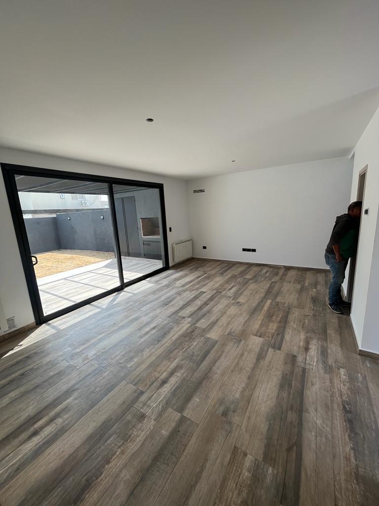 2/3 DORM - ESCRITORIO - 2 BAÑOS - DUPLEX - VENTA - PILETA