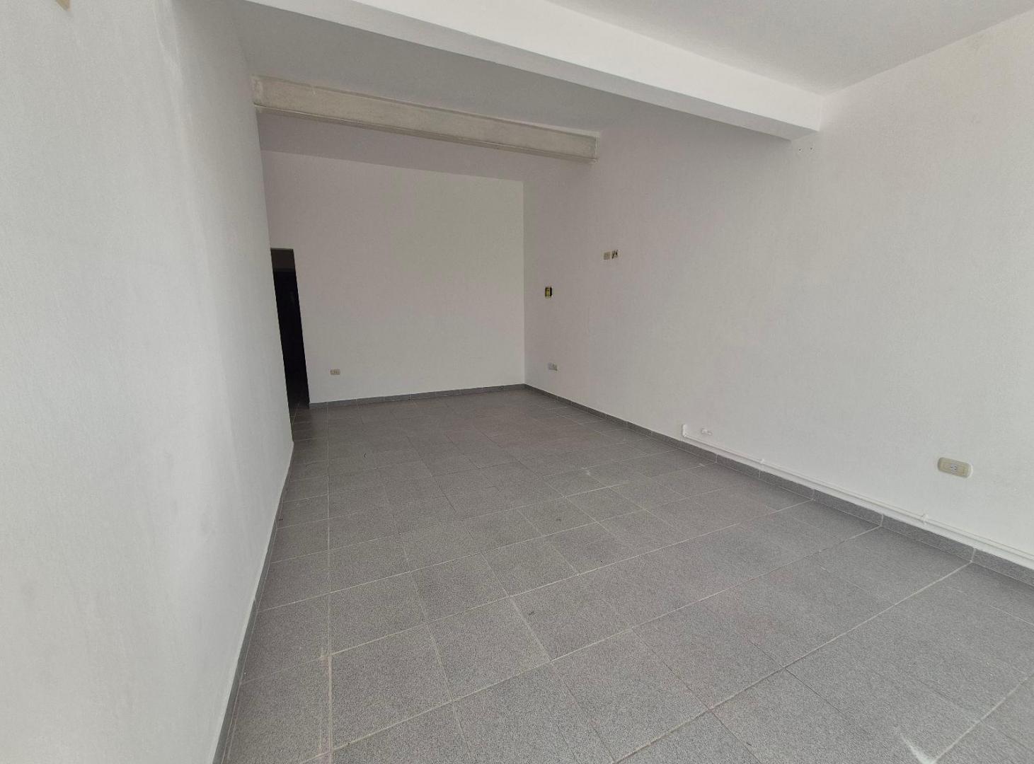 Foto de B° CENTRO - BLOQUE LOCAL Y OFICINAS - VENTA - ALTA GRACIA, imagen 3