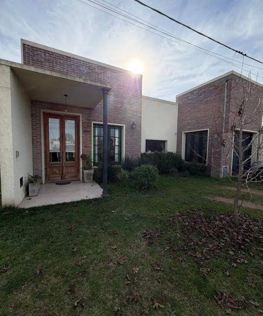 Hermosa y amplia casa en venta – Barrio Altos de Saavedra 4