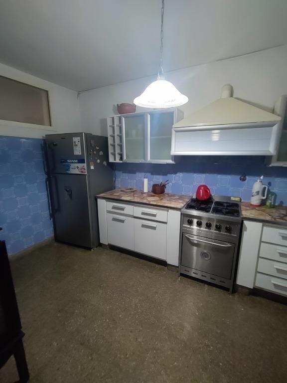 Casa de 4 ambientes con patio y parrilla
