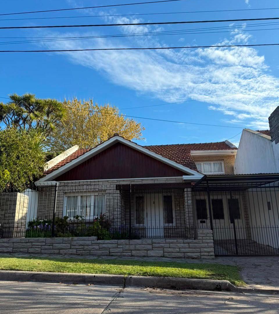 Foto de CHALET MARPLATENSE DE 4 AMBIENTES JARDIN PLAYA GRANDE, imagen 1