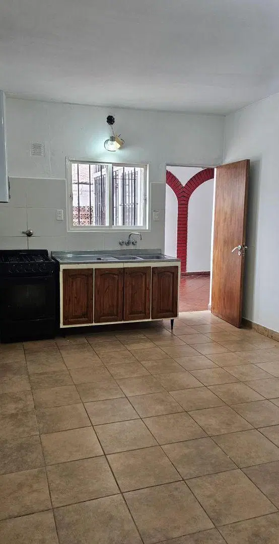 Casa de dos dormitorios en Planta Alta Pichincha 5