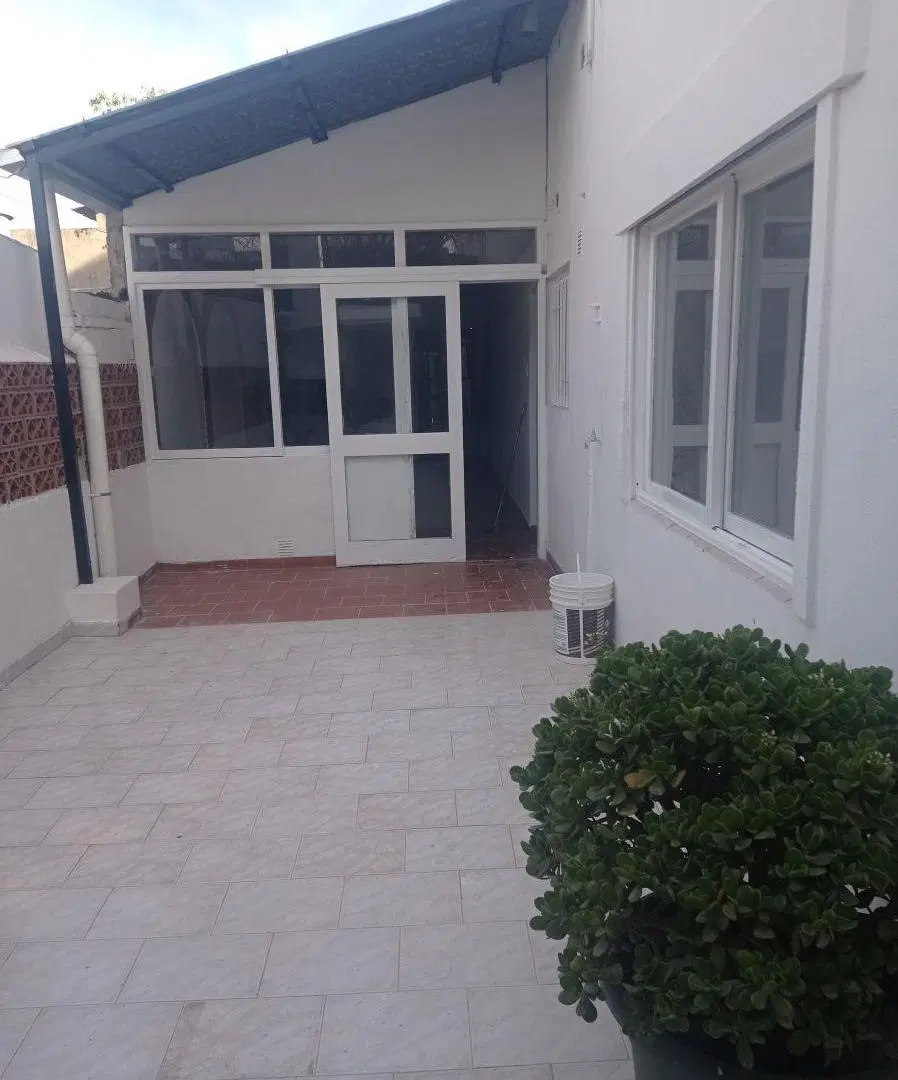 Casa de dos dormitorios en Planta Alta Pichincha 2