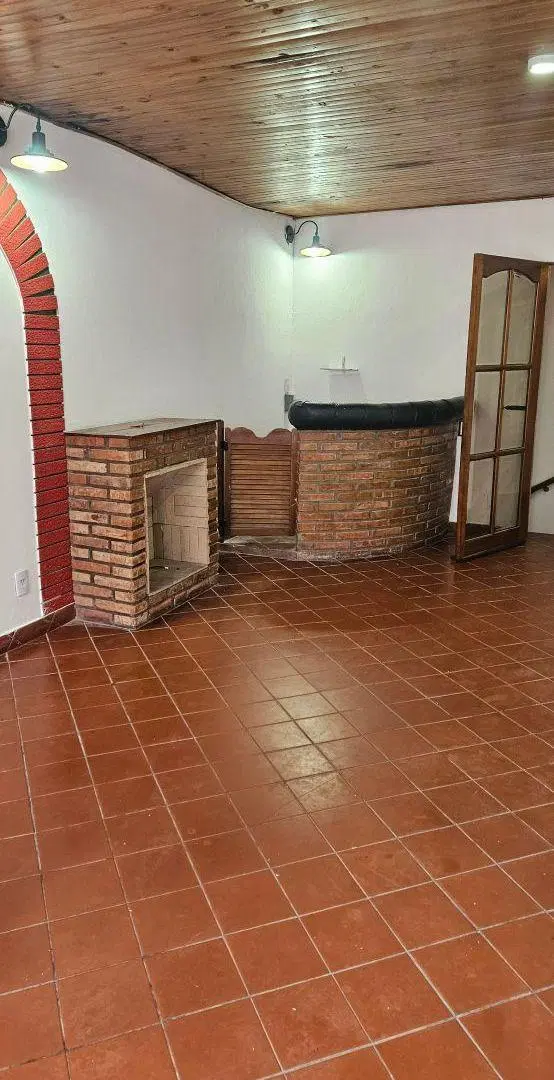 Casa de dos dormitorios en Planta Alta Pichincha 4
