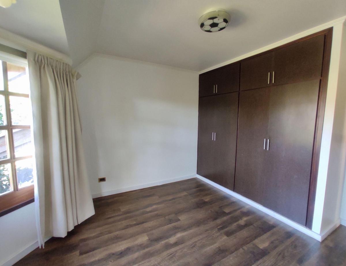 Casa Premium con Parque 2.400 m², Pileta y Quincho | Av. Patria, La Falda