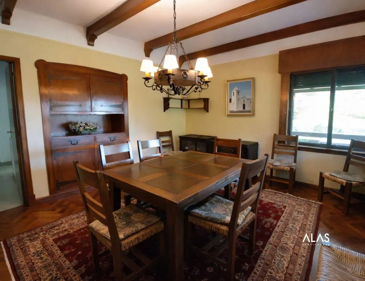 Casa con 7.736 m² en venta y con 7 dormitorios en La Falda 5