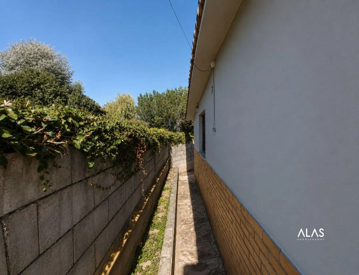 Casa con 187 m² y 2 dormitorios en venta en La Falda 3