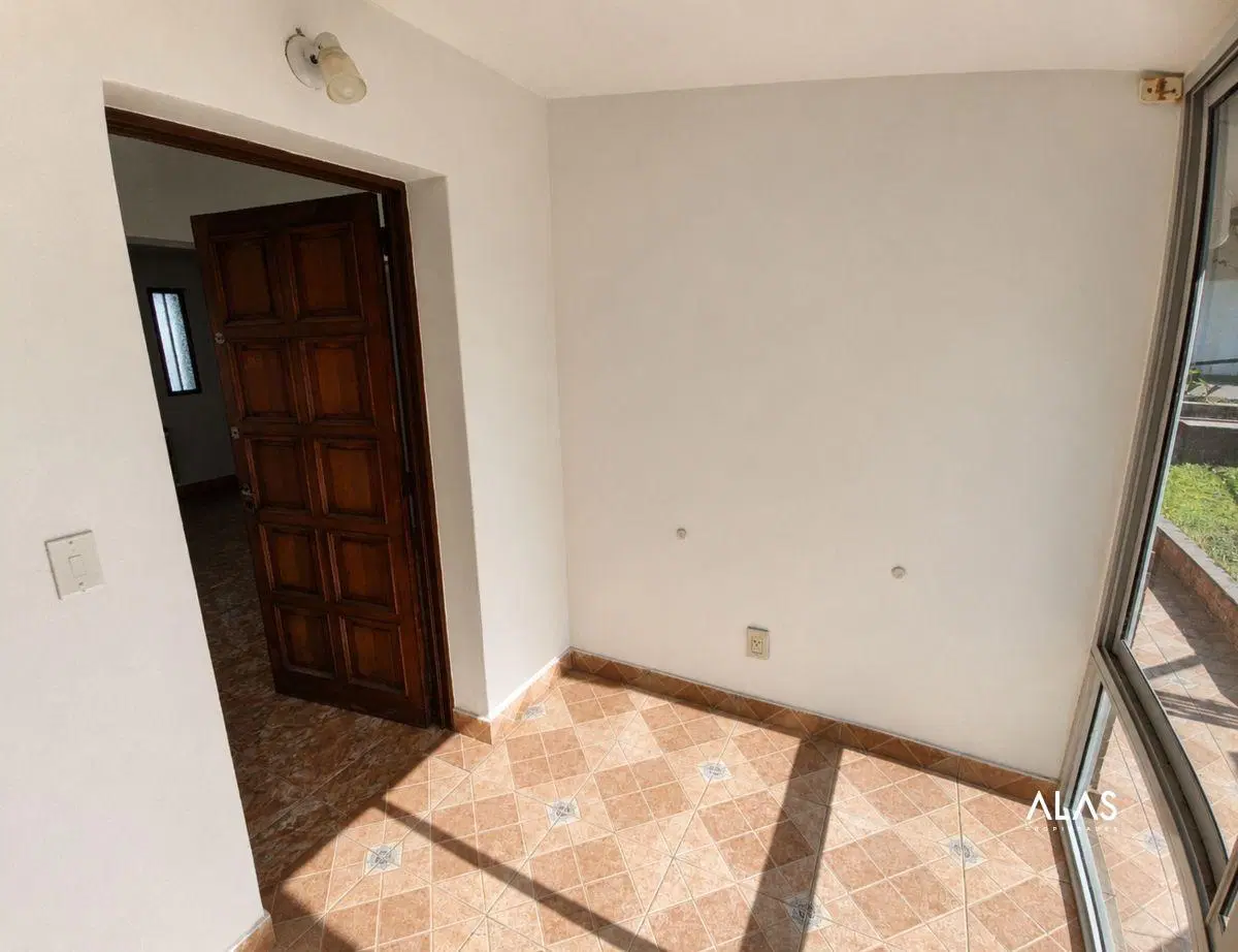 Casa con 187 m² y 2 dormitorios en venta en La Falda 5