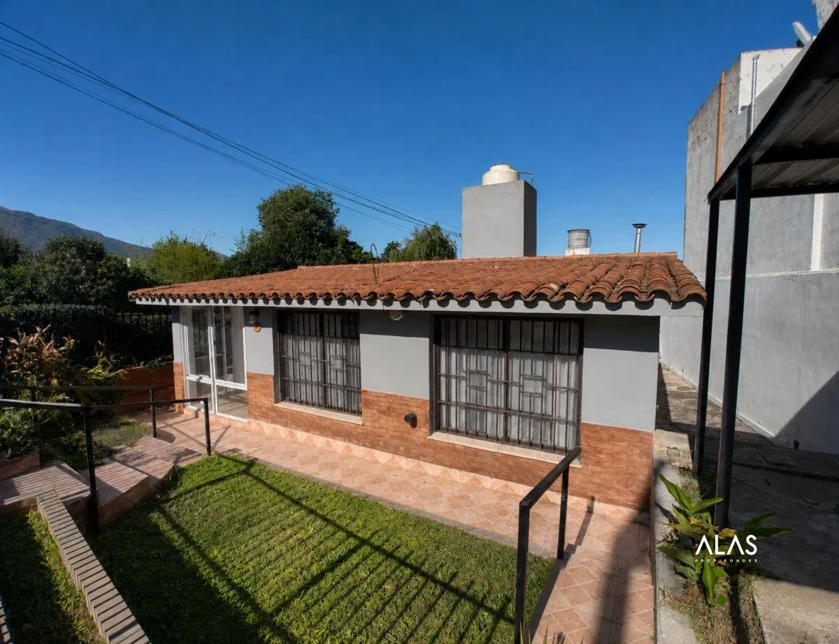 Casa con 187 m² y 2 dormitorios en venta en La Falda 4