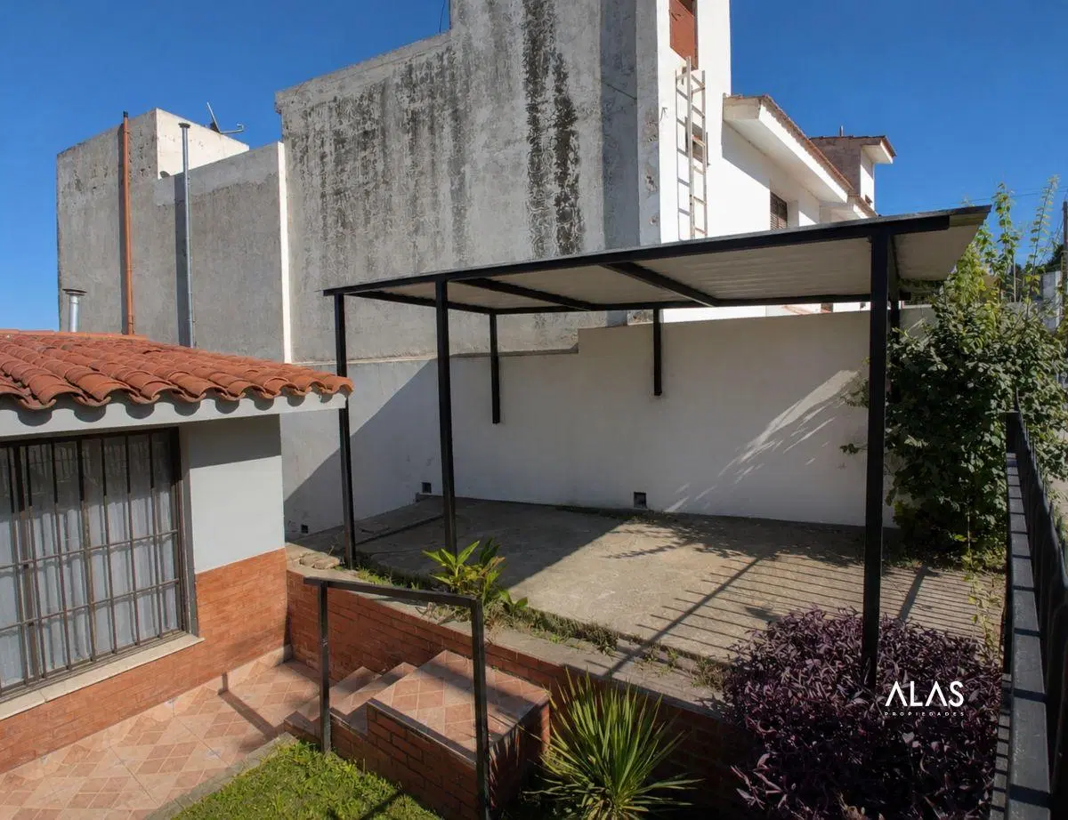 Casa con 187 m² y 2 dormitorios en venta en La Falda 2