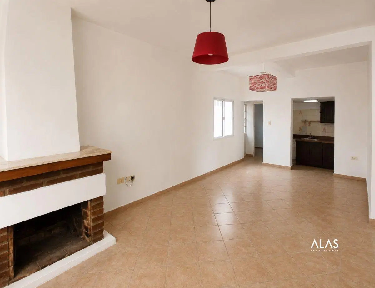 Casa con 2 dormitorios y 275 m² en venta en La Falda 4