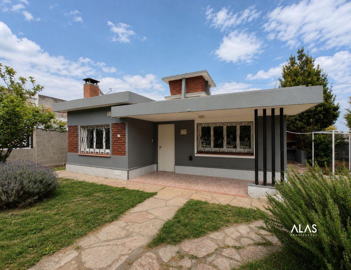 Casa con 2 dormitorios y 275 m² en venta en La Falda