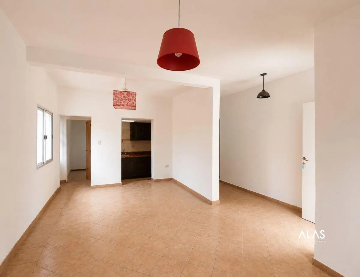 Casa con 2 dormitorios y 275 m² en venta en La Falda 3