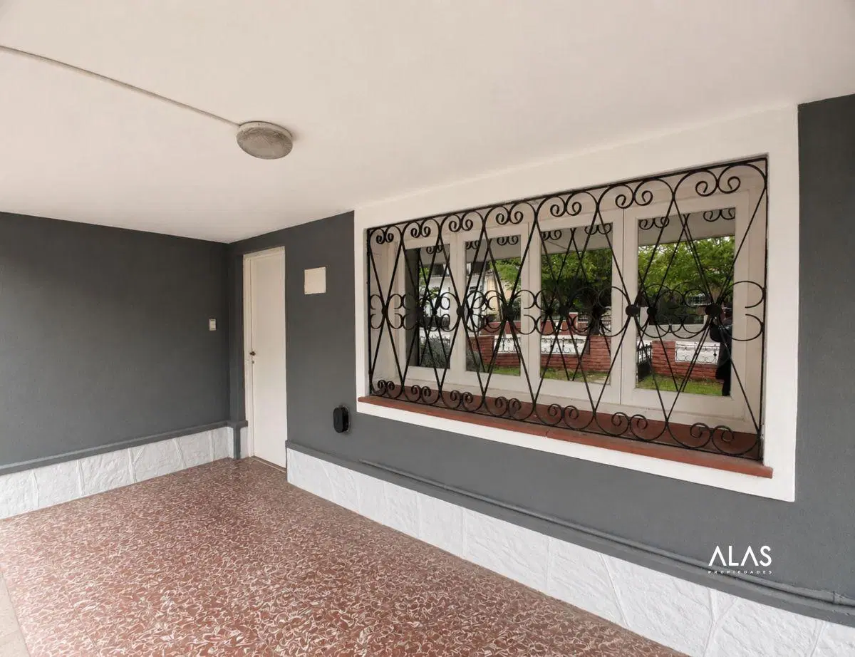 Casa con 2 dormitorios y 275 m² en venta en La Falda 2