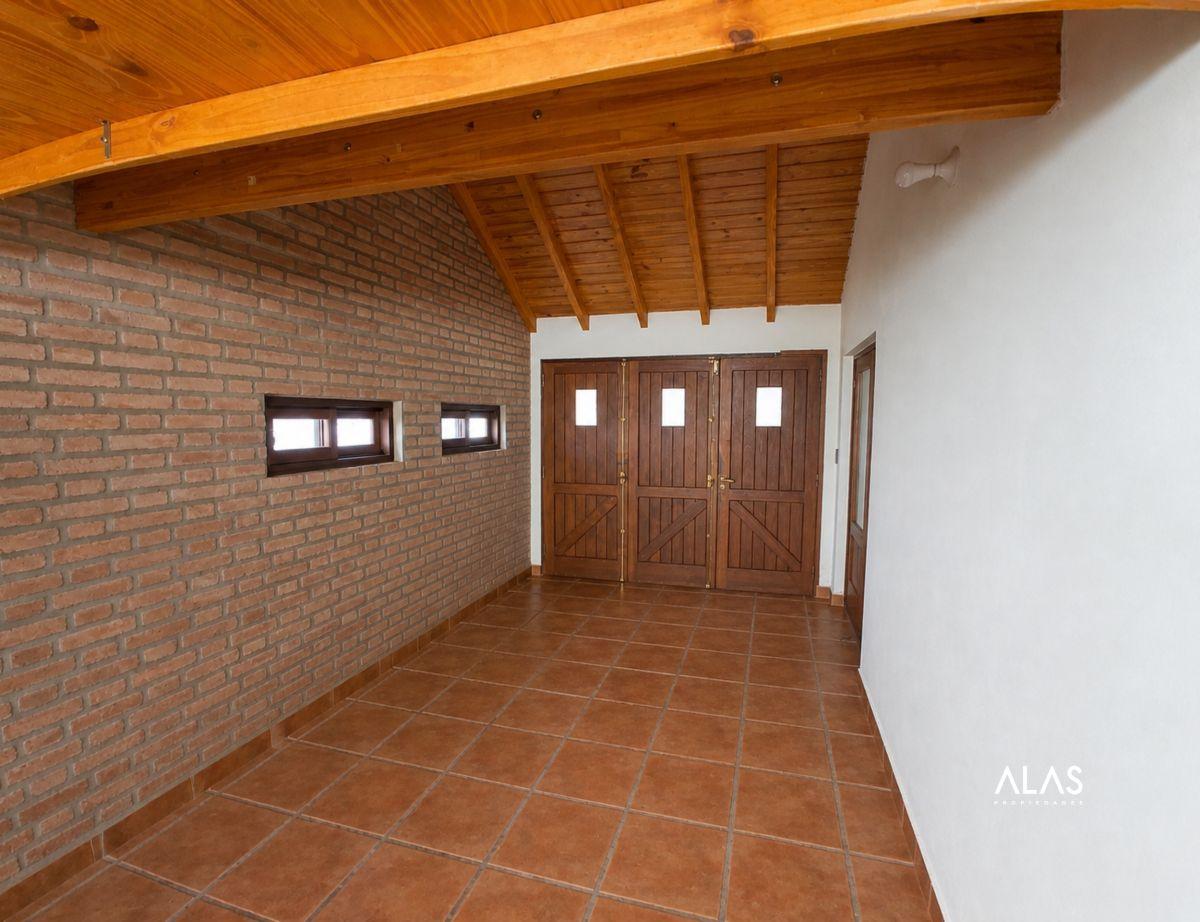 Casa con 2248 m² y 3 habitaciones en venta en La Falda