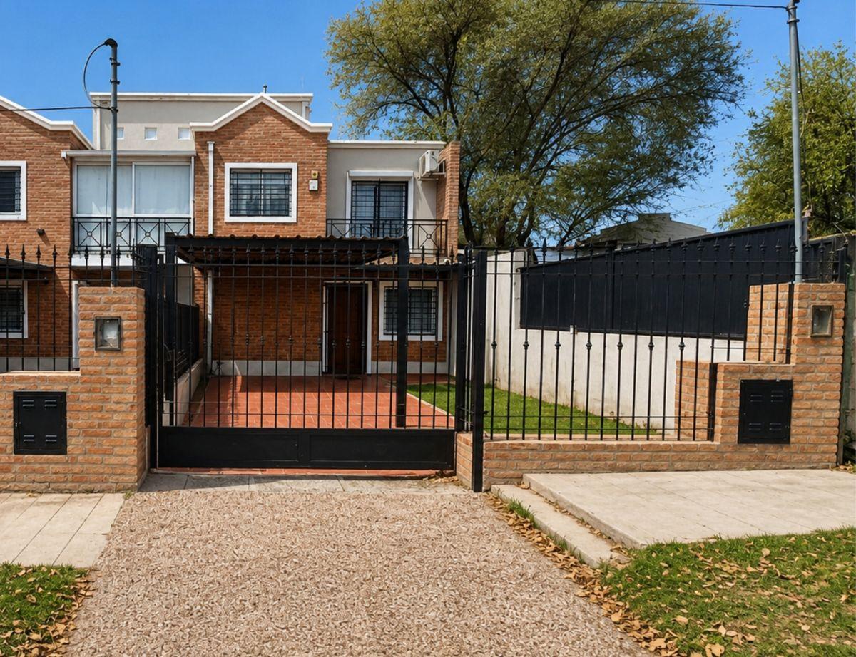 Casa de 136 m² con 3 dormitorios en venta en El Refugio, Argüello
