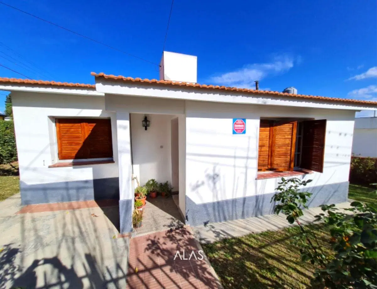 Casa de 74 m2 con 2 dormitorios en venta en Fray Luis Beltrán, La Falda 1