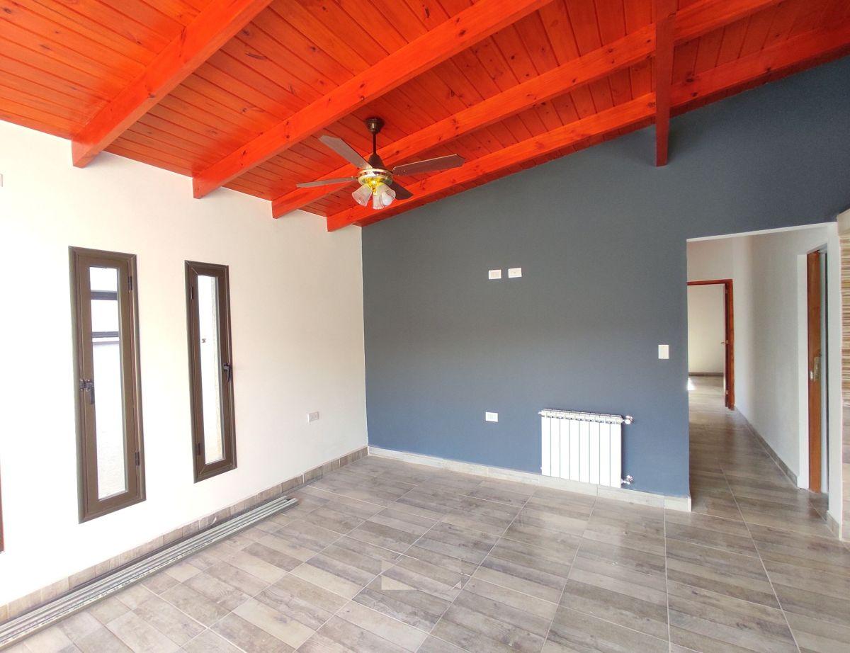 Foto de Casa en venta de 2 dormitorios con cochera en pleno centro de La Cumbre, imagen 2