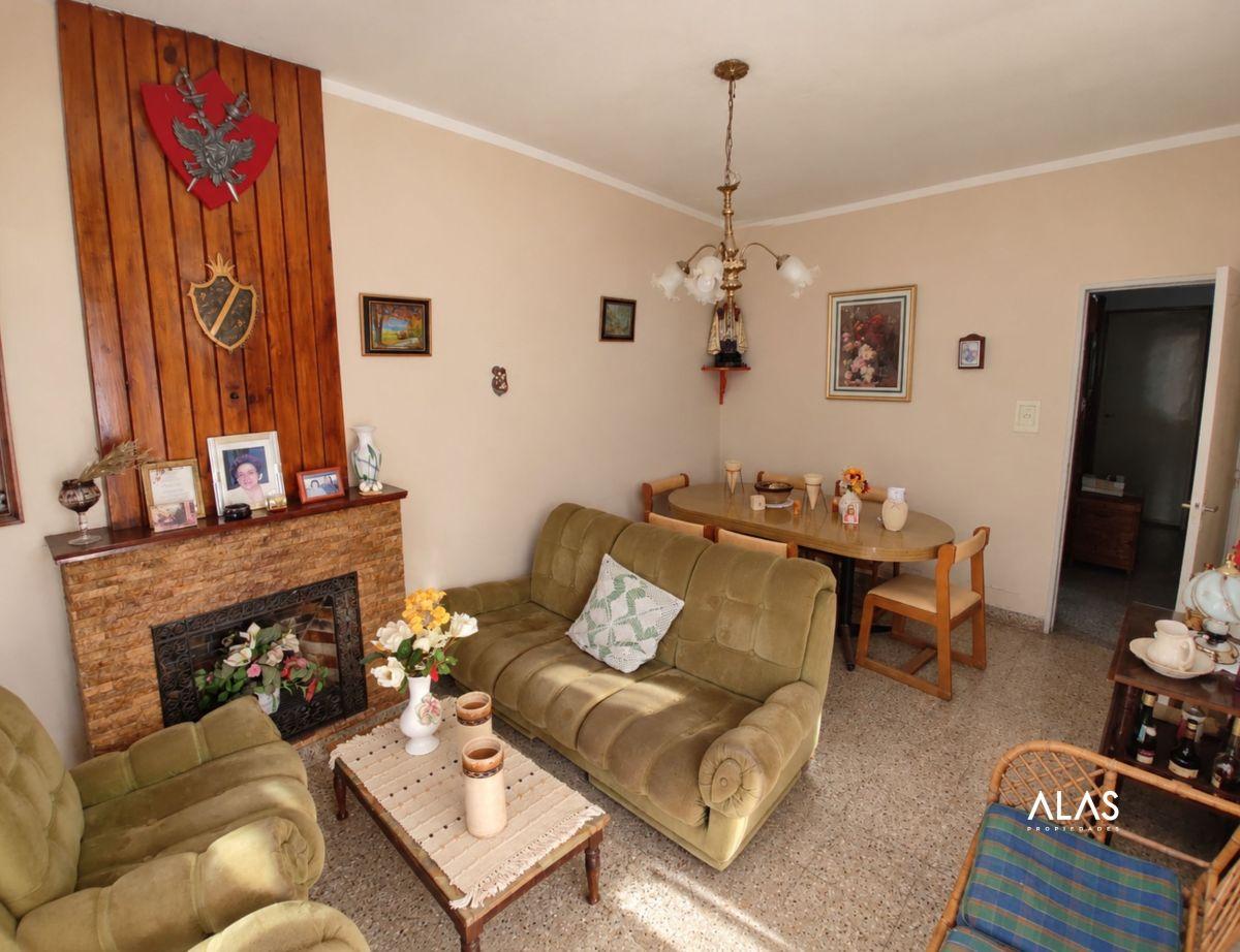 Foto de Casa en venta de 3 dormitorios con amplio garage en La Falda, imagen 5