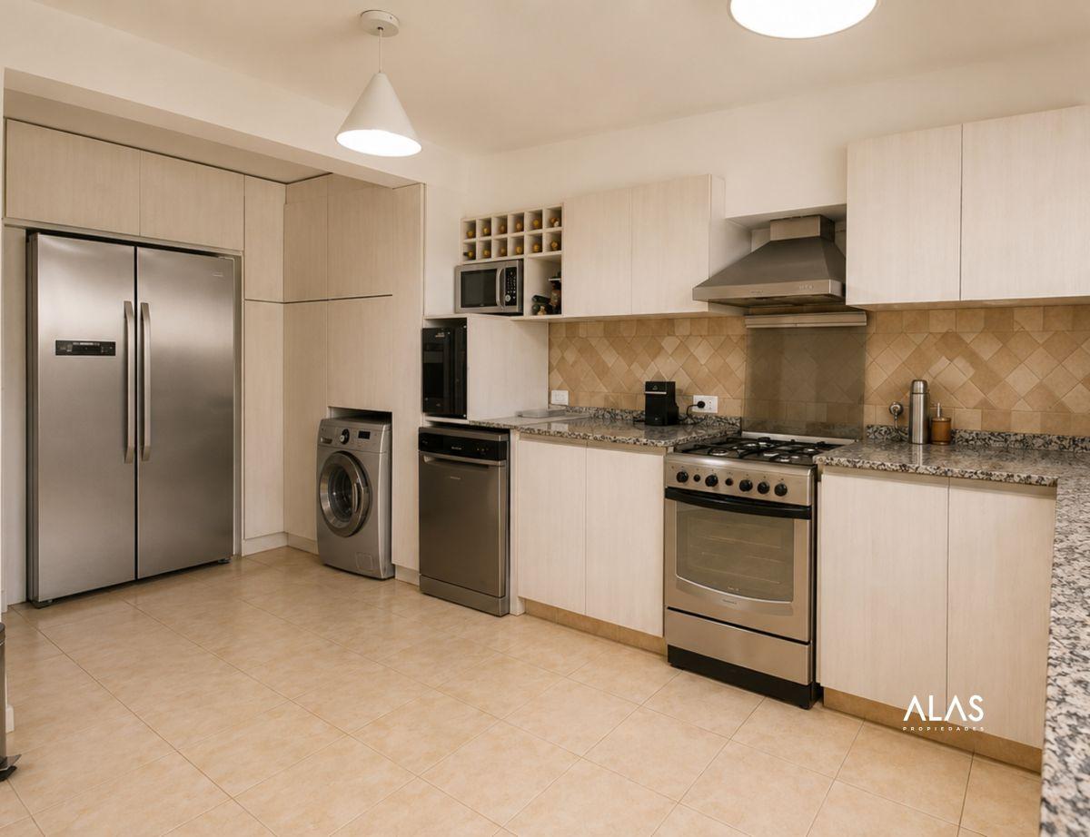 Foto de Dúplex en venta de 3 dormitorios con pileta y jardín en El Refugio, imagen 3