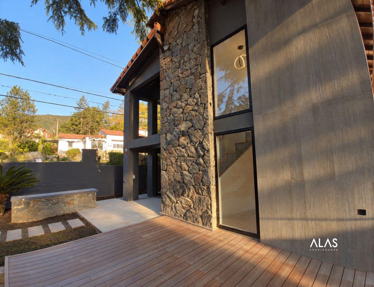 Foto de Casa reciclada a nueva en venta con piscina, vistas y excelente entorno, imagen 2