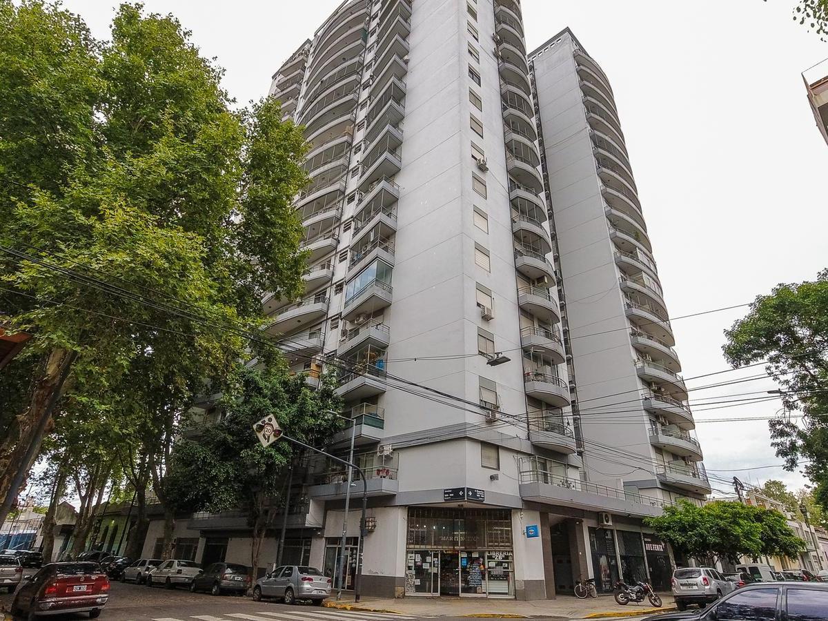 Apto Credito Hipotecario! Venta de Tres Ambientes con Cochera y Baulera en Torre. La Paternal 2