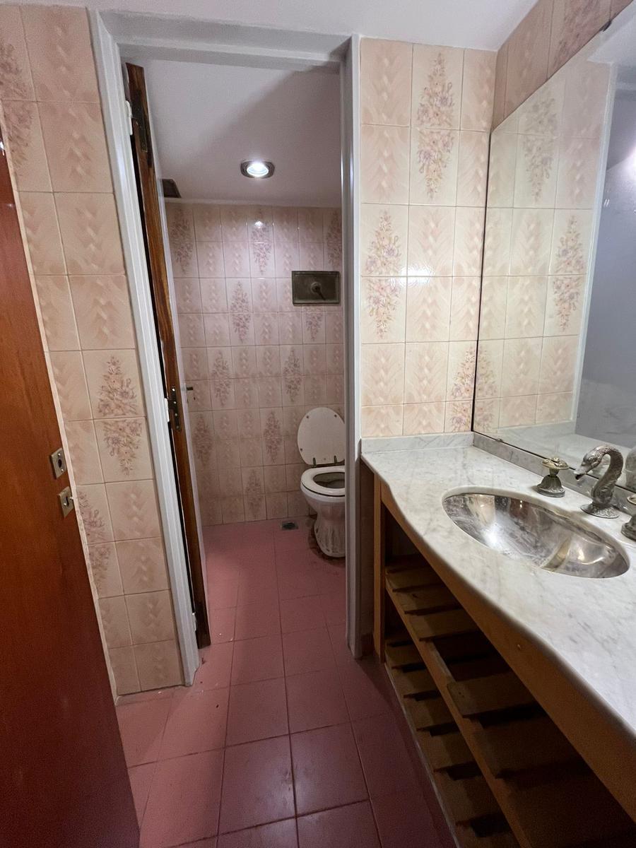 Piso en Venta Al Frente con Dos Patios Descub, Cochera y 2 Bauleras - Caballito 1