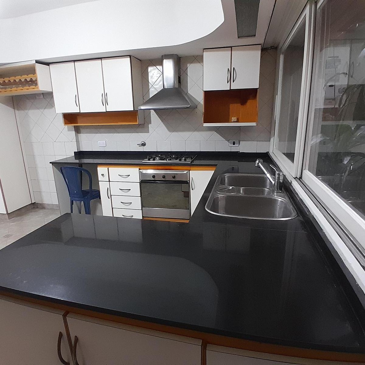 Piso en Venta Al Frente con Dos Patios Descub, Cochera y 2 Bauleras - Caballito 2