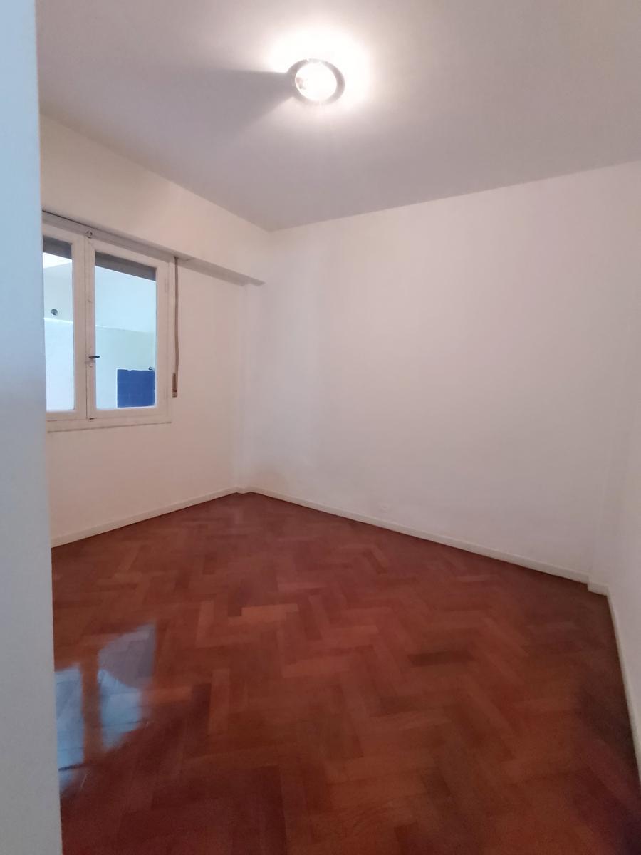 Departamento de 3 Ambientes con 2 Patios a Reciclar - Apto Prof. - ¡Oportunidad! 5