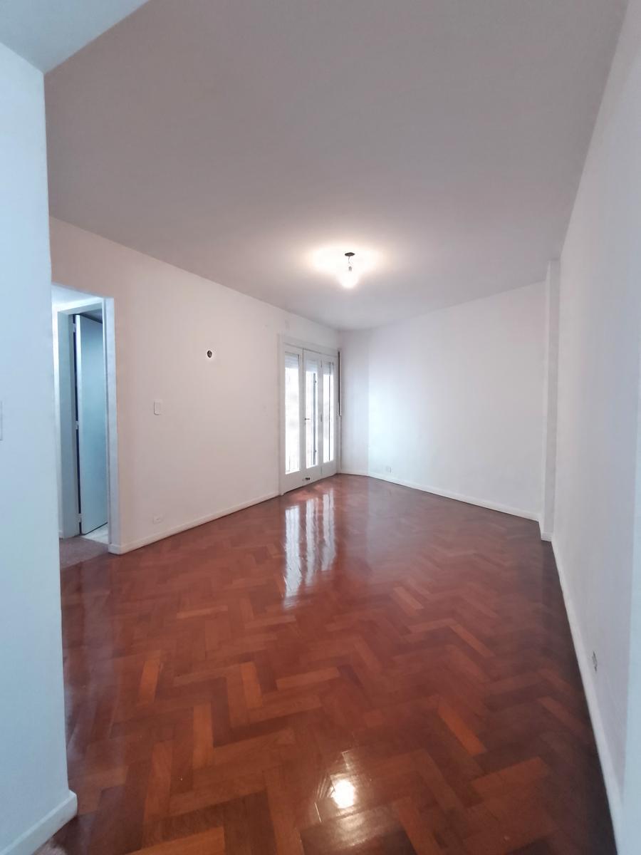 Departamento de 3 Ambientes con 2 Patios a Reciclar - Apto Prof. - ¡Oportunidad! 5