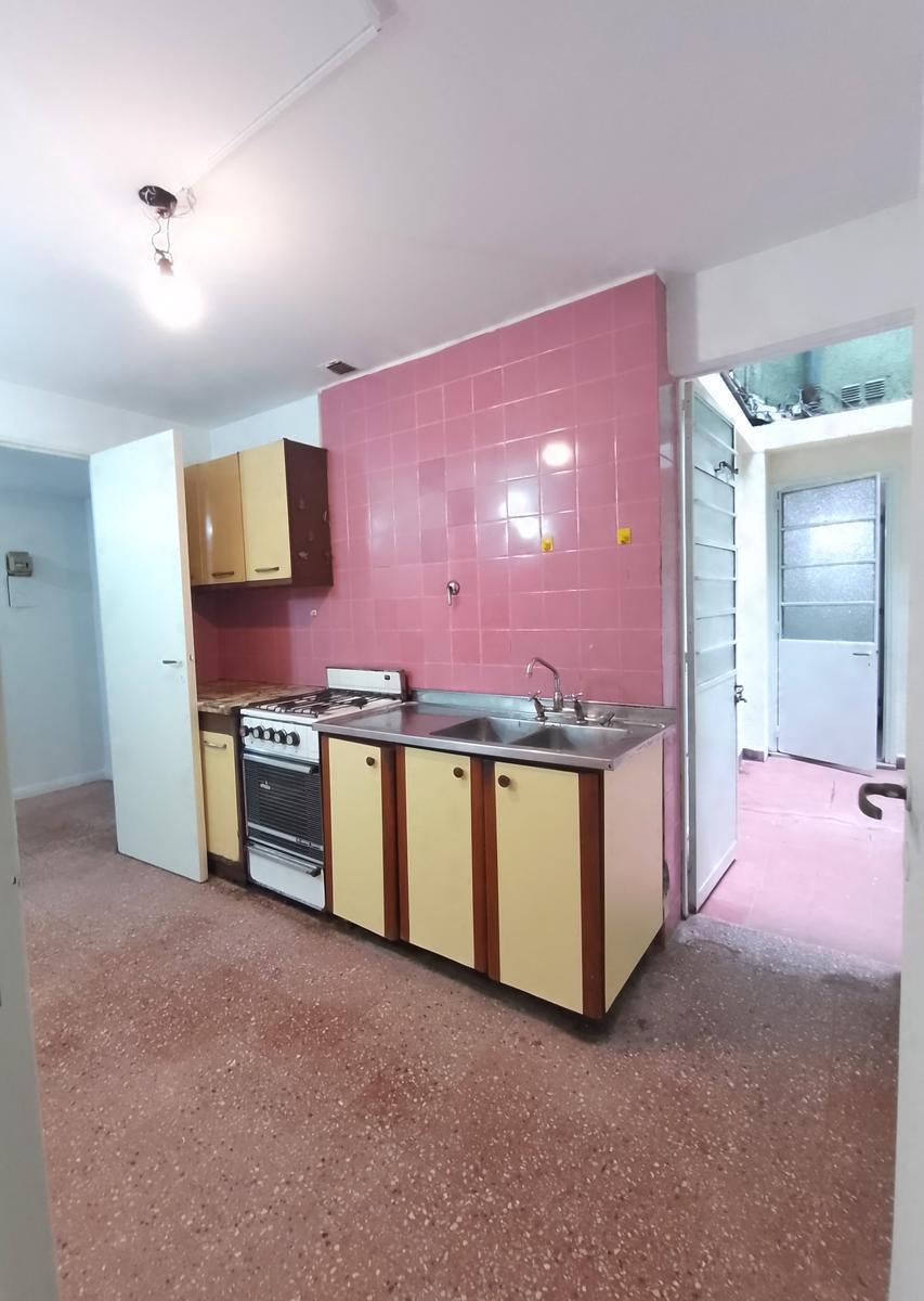 Departamento de 3 Ambientes con 2 Patios a Reciclar - Apto Prof. - ¡Oportunidad! 4